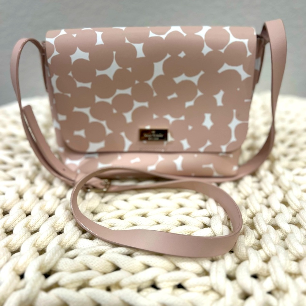 Gently Used Kate Spade Bag! No stains!